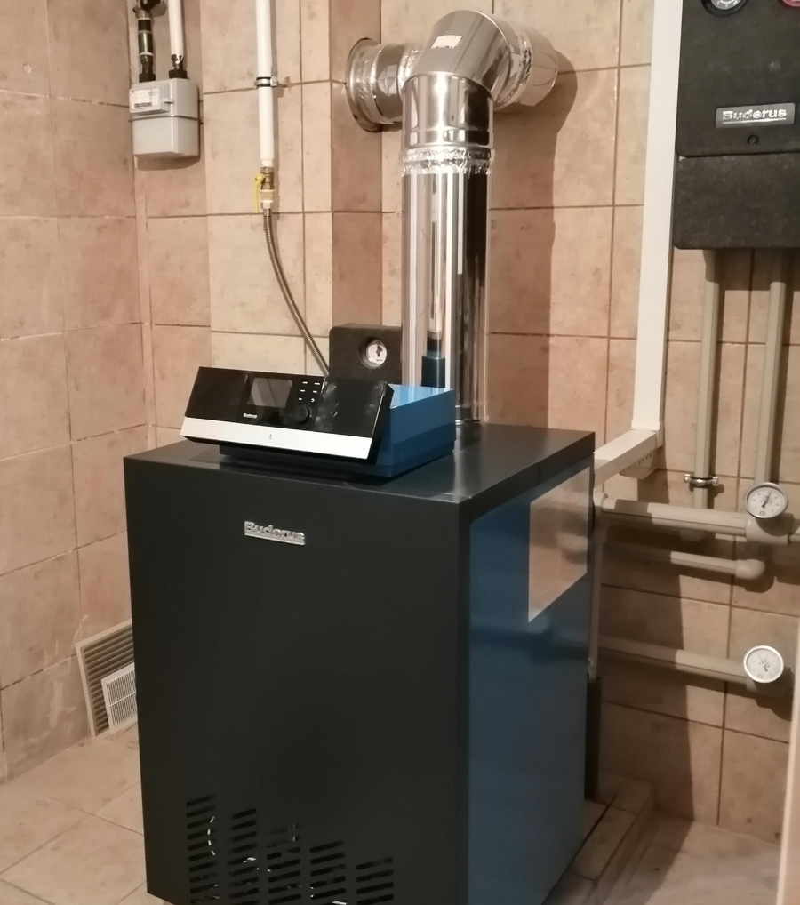 Выполнен комплексный монтаж котельной на базе котла Buderus Logano G234WS 44 кВт. Насосные группы, коллекторы и автоматика так же производства Buderus. Бойлер косвенного нагрева из нержавеющей стали NIBE на 300 литров. г. Жигулёвск