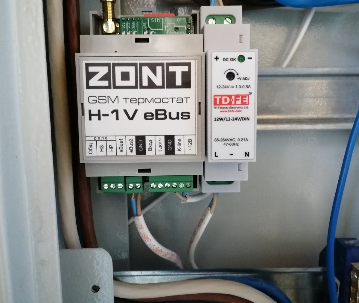 Для работы в погодозависимом режиме котла Vaillant ecoTEC intro VUW 18/24 был использован GSM-термостат ZONT H-1V eBus со встроенным модулем цифровой шины. Место установки - полуостров Копылово.