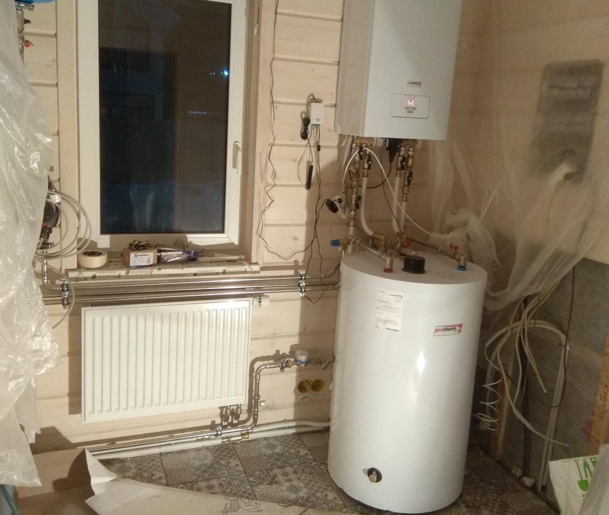 Монтаж инженерных систем на базе котла Protherm СКАТ 12 кВт в Портпосёлке. Подготовка ГВС с помощью бойлера косвенного нагрева. Термостат ZONT H-1 управляет котлом по температуре воздуха в помещении.